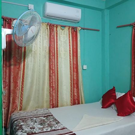 Tiger Corner Inn Homestay Саураха Екстериор снимка