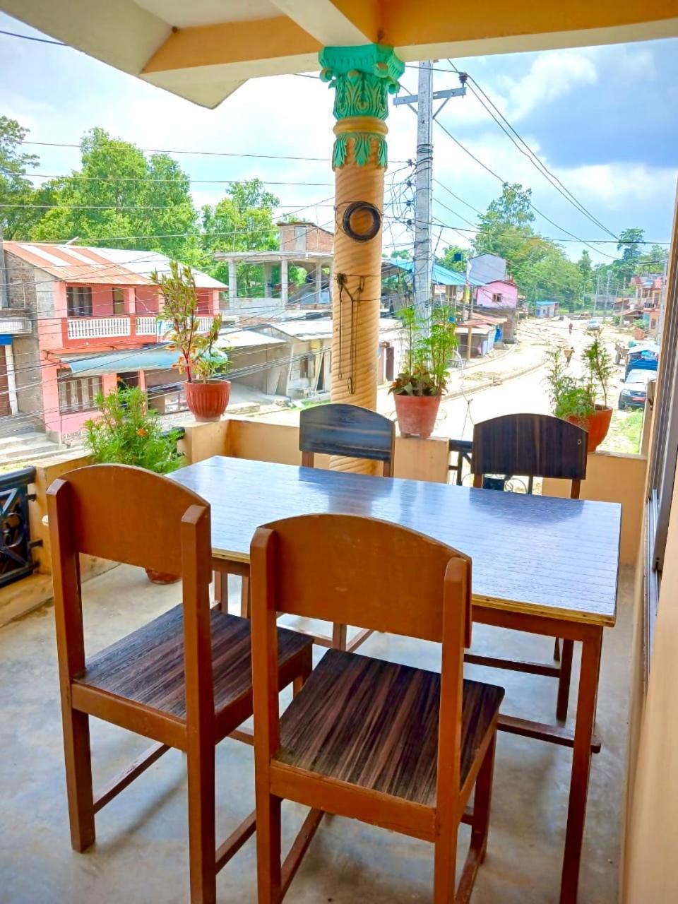 Tiger Corner Inn Homestay Саураха Екстериор снимка