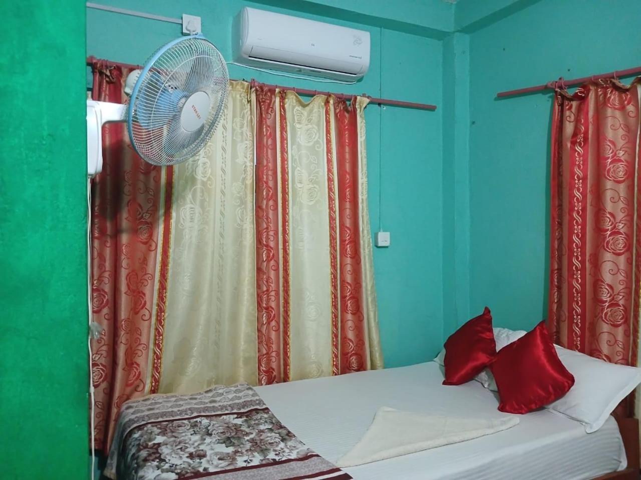 Tiger Corner Inn Homestay Саураха Екстериор снимка